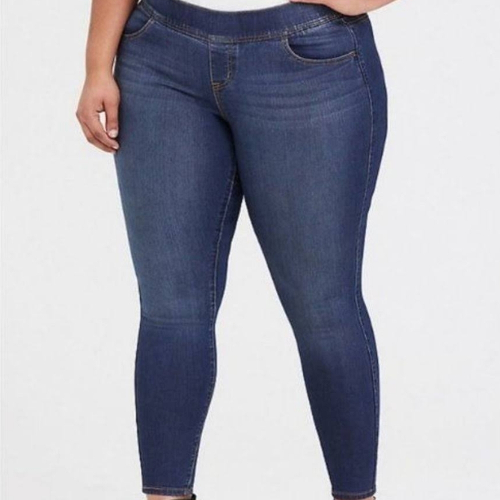 Torrid Short Length Lean Jean